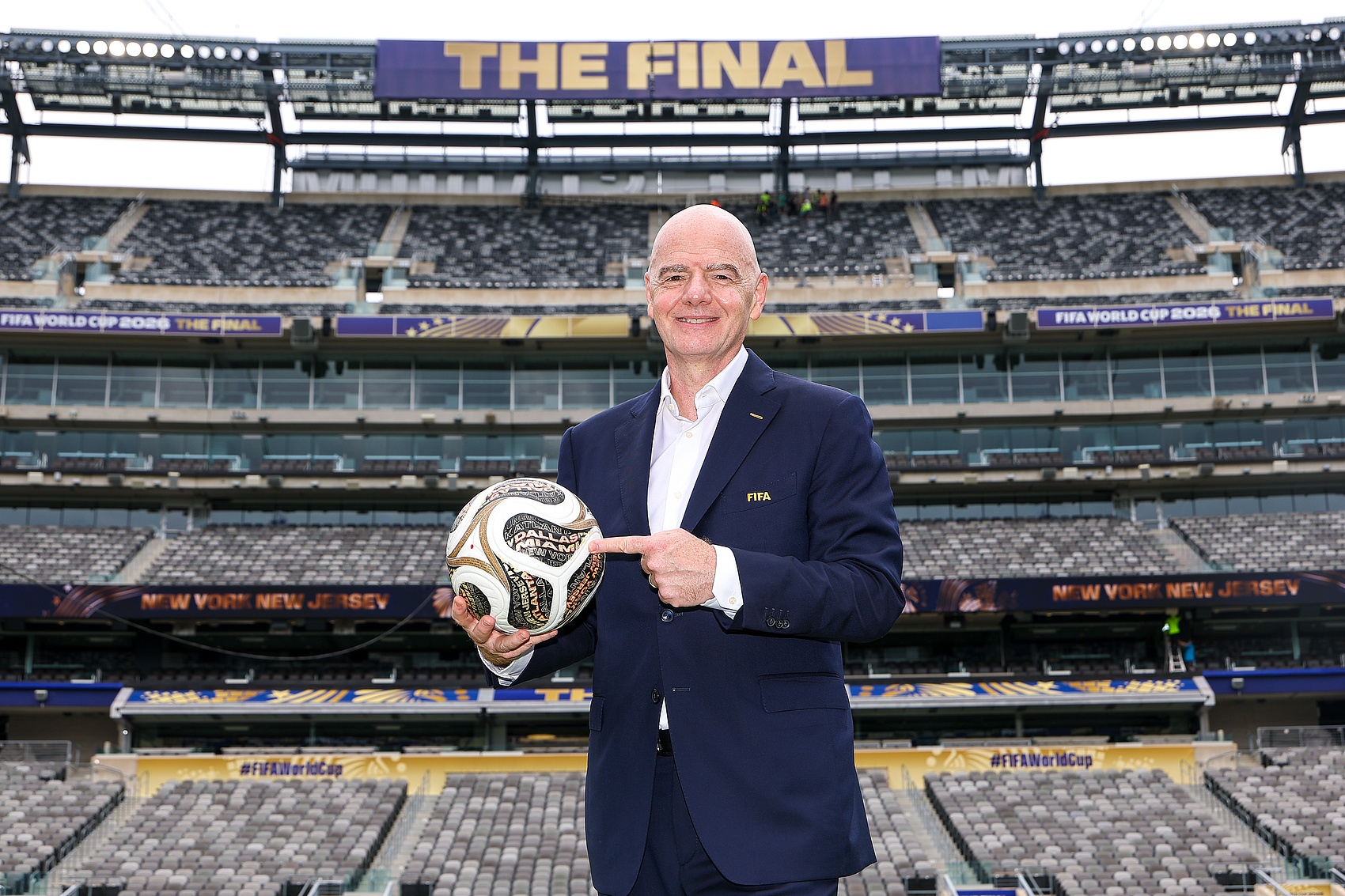 FIFA成立商业子公司遭欧足联炮轰；皇马热身赛大胜，转会市场暗流涌动